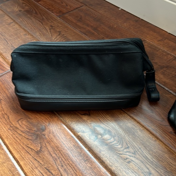 Black Beis Bundle, Convertible Weekender bag and Weekender Mini, &Cosmetic pouch - Picture 7 of 16